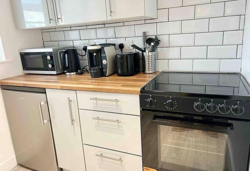 דירת נופש Cool 2 Bed House Hornchurch, Arcade Games, Parking