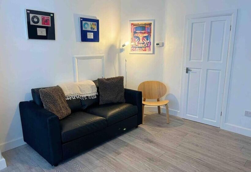 דירת נופש Cool 2 Bed House Hornchurch, Arcade Games, Parking