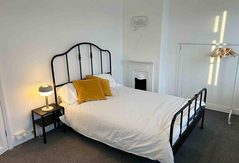 דירת נופש Cool 2 Bed House Hornchurch, Arcade Games, Parking