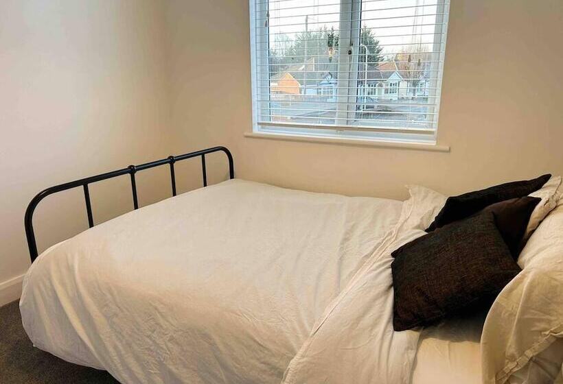 レジデンス Cool 2 Bed House Hornchurch, Arcade Games, Parking