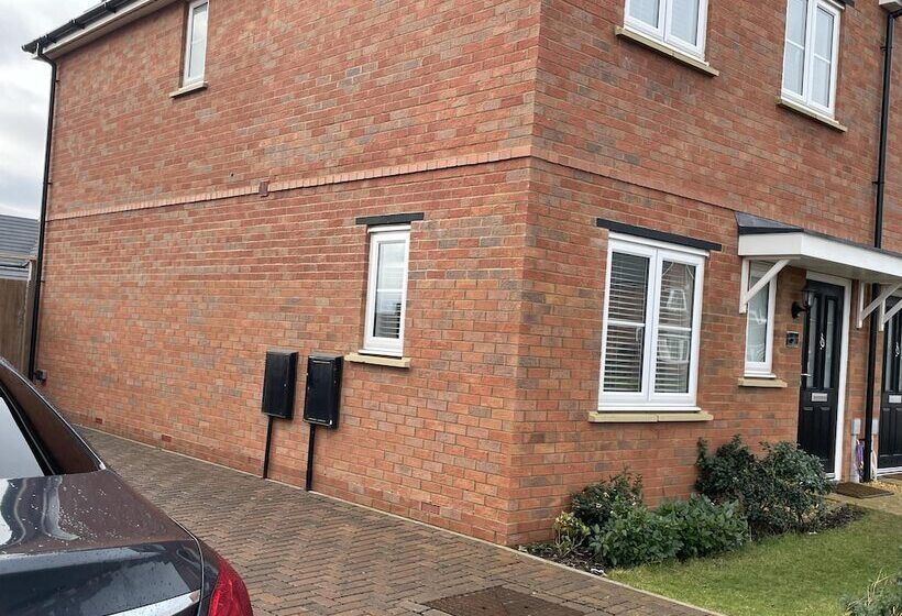 Резиденция Impeccable 3 Bed House In Northampton