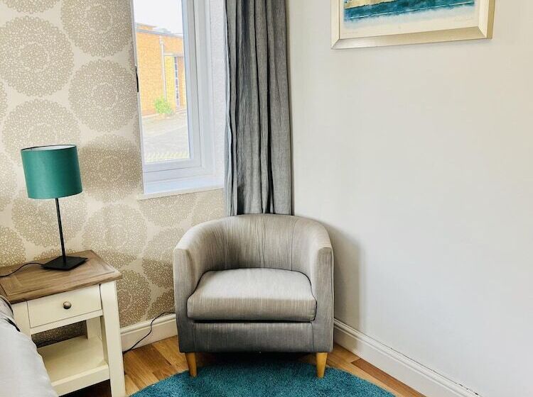 إقامة Impeccable 3 Bed House In Nottingham Free Parking