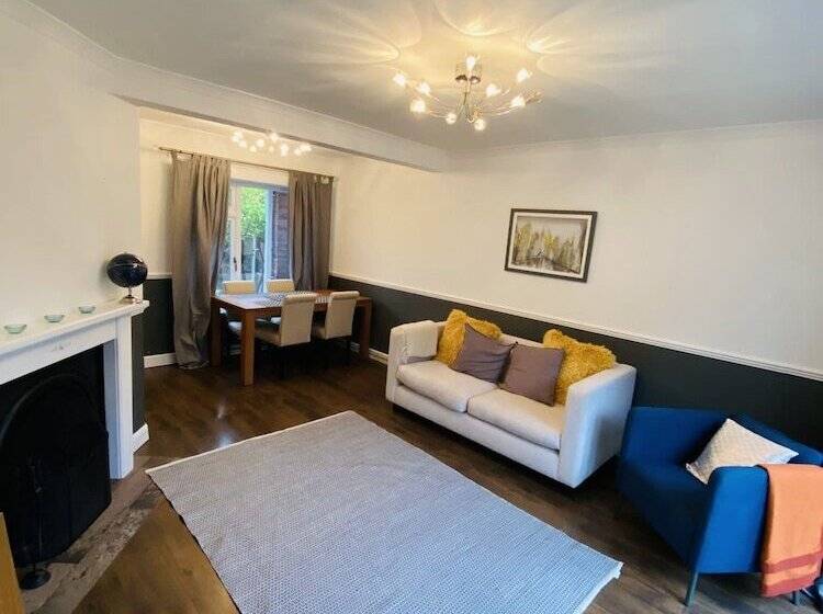 דירת נופש Impeccable 3 Bed House In Nottingham Free Parking