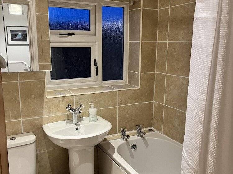 إقامة Impeccable 3 Bed House In Nottingham Free Parking