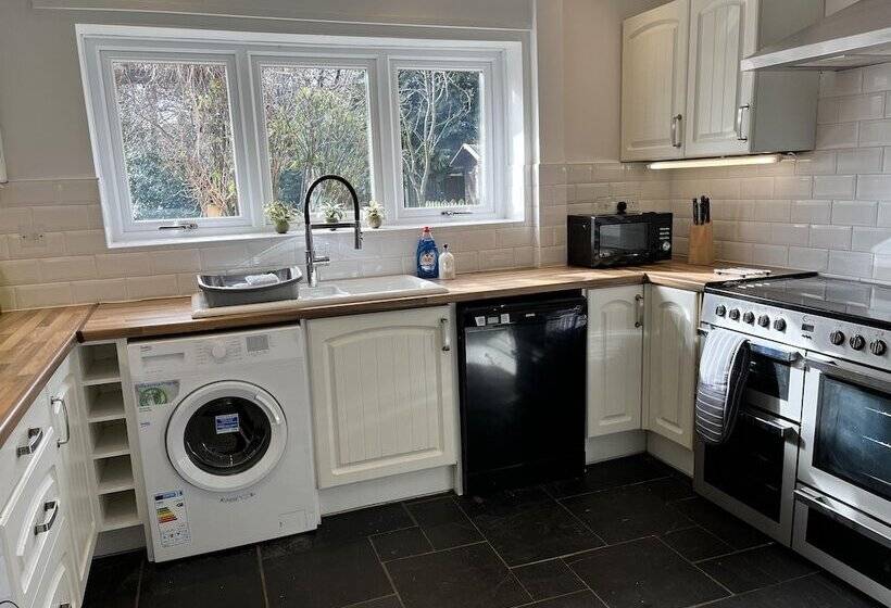 إقامة Impeccable 3 Bed House In Nottingham Free Parking