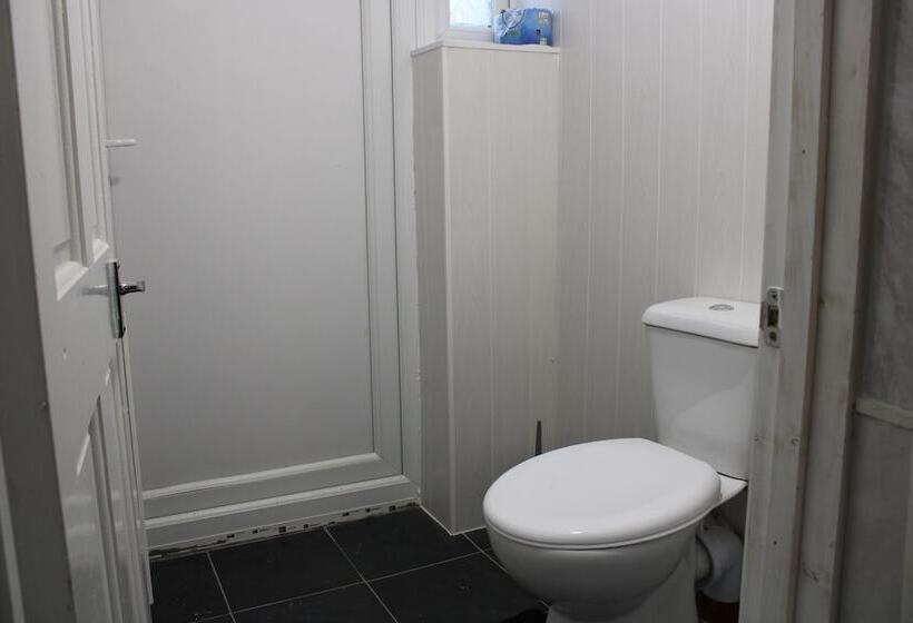 Резиденция Impeccable Spacious 6 Bed House In Romford