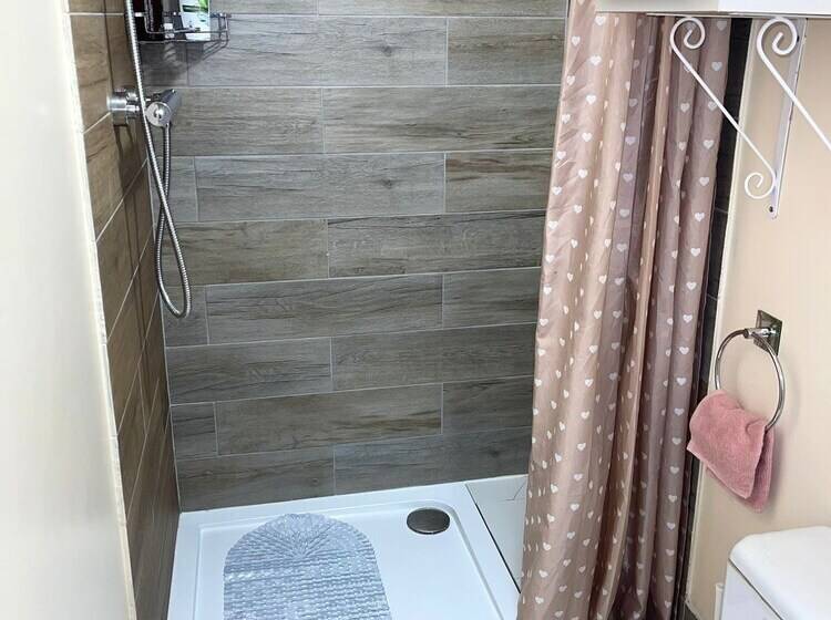 Резиденция Impeccable Spacious 6 Bed House In Romford