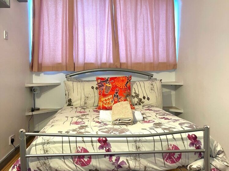 Резиденция Impeccable Spacious 6 Bed House In Romford