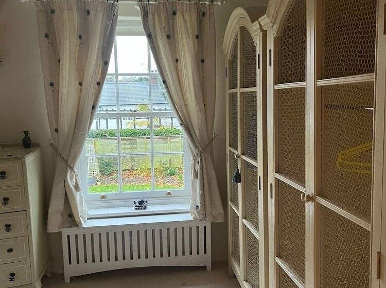 דירת נופש Luxury Brick And Flint House In Funtington