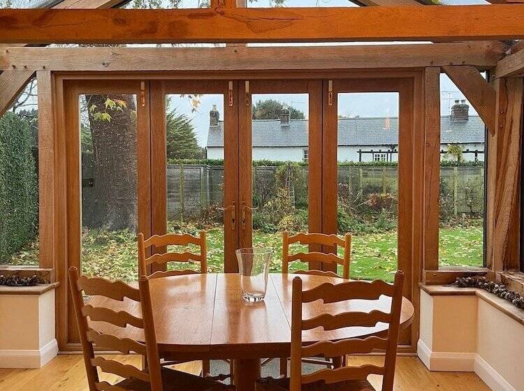 דירת נופש Luxury Brick And Flint House In Funtington