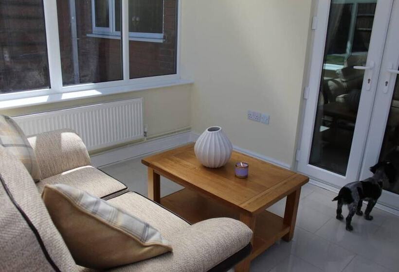 Резиденция Remarkable 2 Bed House In Walesby Nottinghamshire