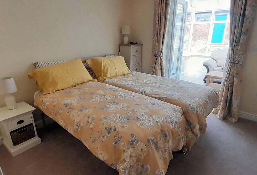 Резиденция Remarkable 2 Bed House In Walesby Nottinghamshire