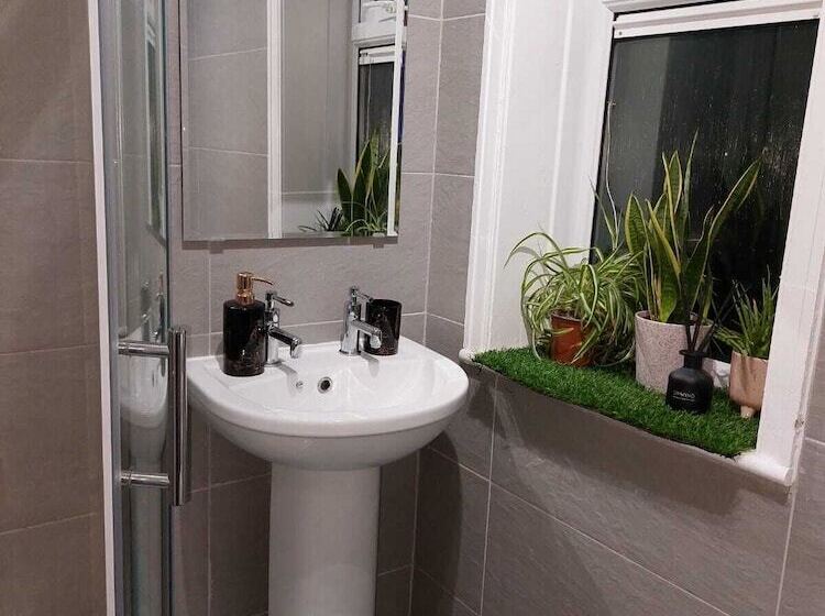 レジデンス Remarkable 3 Bed House In Leeds