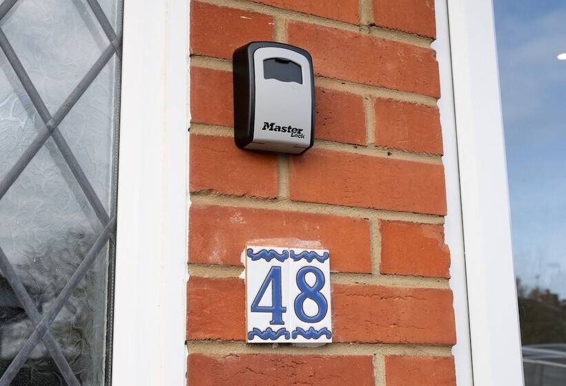 דירת נופש Spacious 4 Br Cambridge House, Free Parking