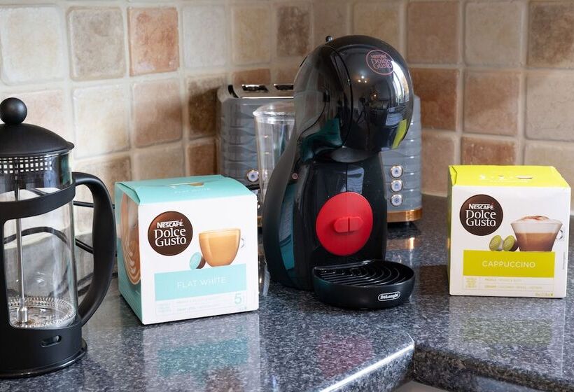 דירת נופש Spacious 4 Br Cambridge House, Free Parking