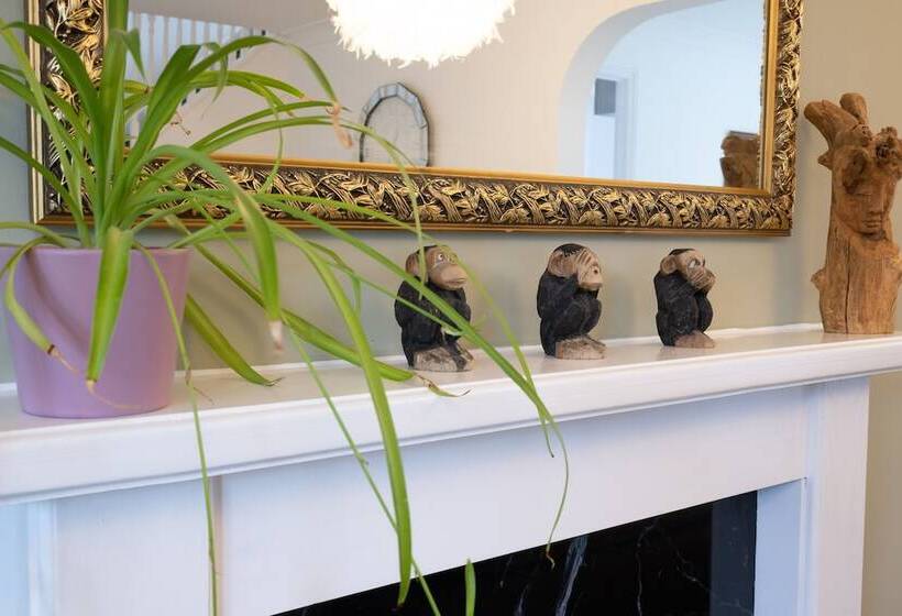 דירת נופש Spacious 4 Br Cambridge House, Free Parking