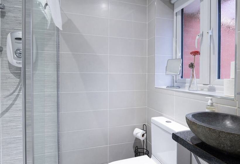 דירת נופש Spacious 4 Br Cambridge House, Free Parking