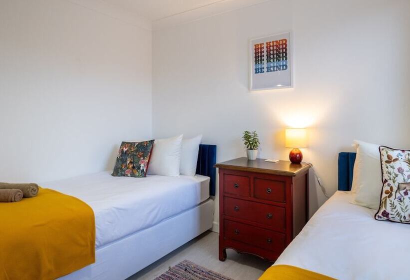 דירת נופש Spacious 4 Br Cambridge House, Free Parking