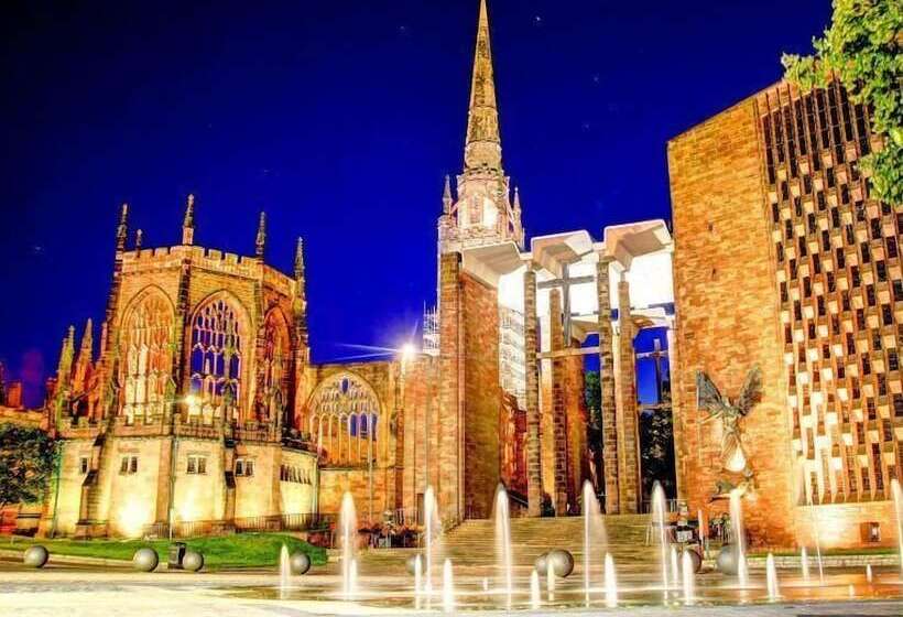 דירת נופש Spacious,luxury, Near City Center, Free Parking