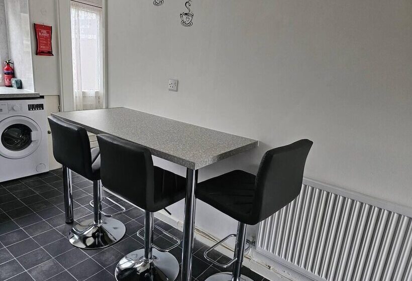 דירת נופש Immaculate 3bedroom House In Birmingham