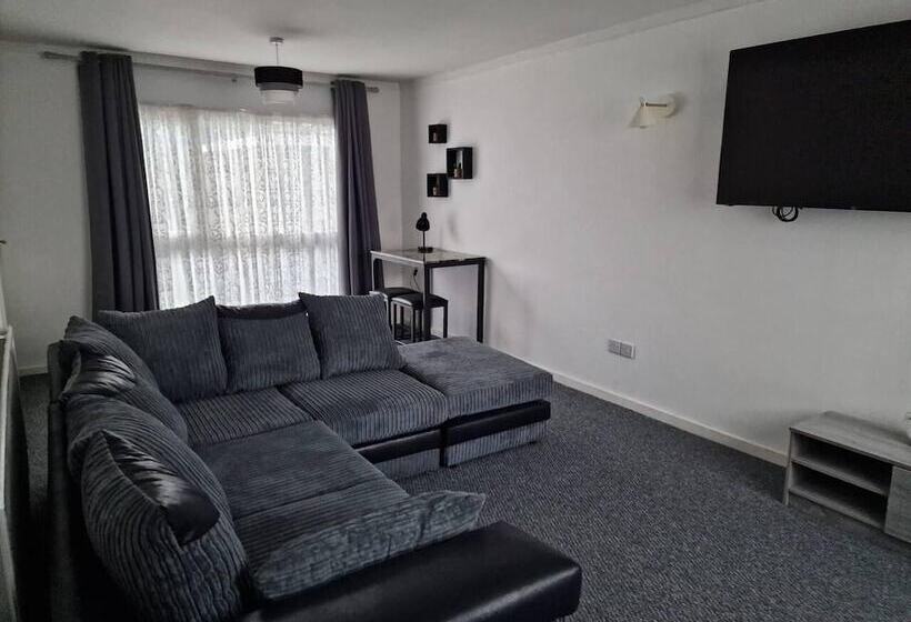 דירת נופש Immaculate 3bedroom House In Birmingham