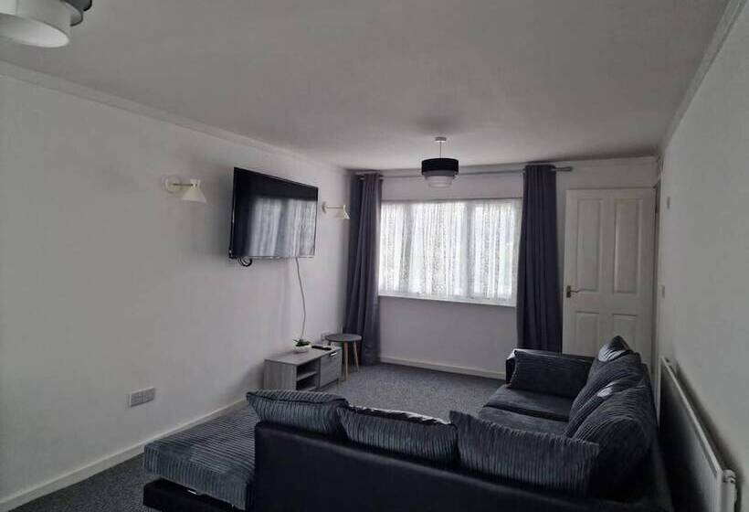 דירת נופש Immaculate 3bedroom House In Birmingham