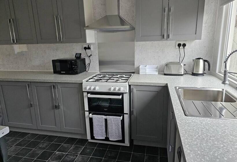 דירת נופש Immaculate 3bedroom House In Birmingham