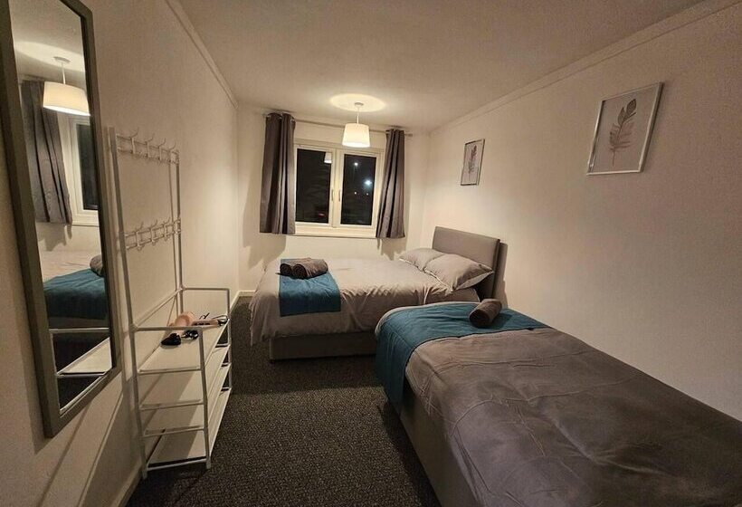 דירת נופש Immaculate 3bedroom House In Birmingham