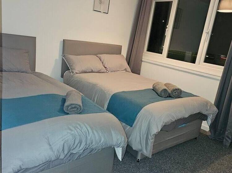 דירת נופש Immaculate 3bedroom House In Birmingham