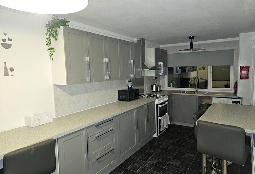 דירת נופש Immaculate 3bedroom House In Birmingham