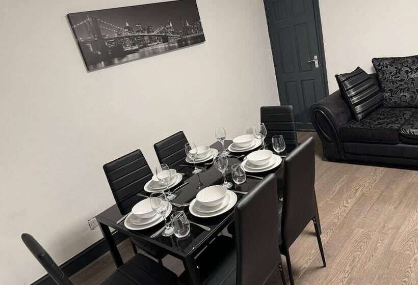 إقامة Stunning 4 Bed House In Leeds Close To Center