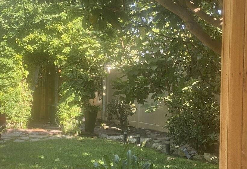 إقامة Stunning Home With Large Yard In Los Angeles