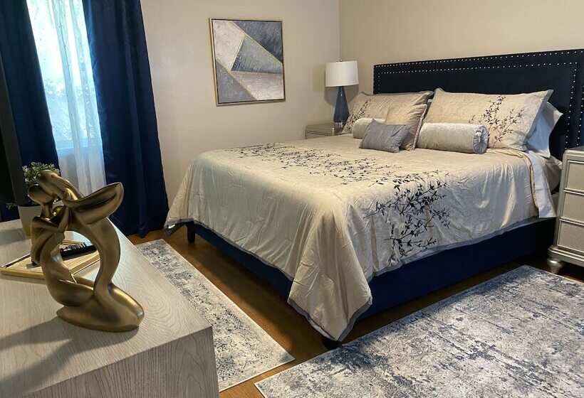 اقامتگاه Stunning Home With Large Yard In Los Angeles