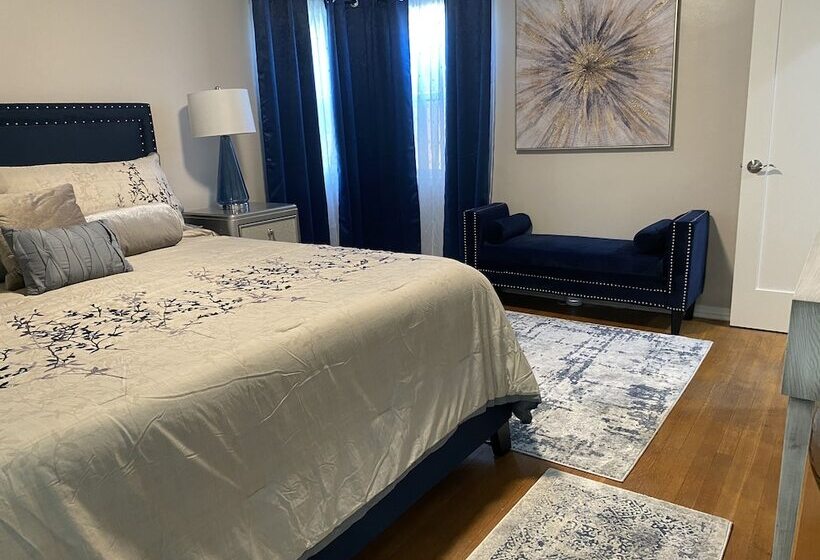 إقامة Stunning Home With Large Yard In Los Angeles