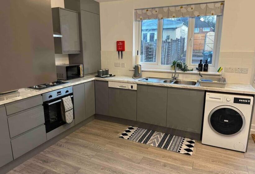 إقامة Ldeal Home For Large Groups,families & Contractors