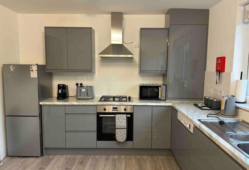 إقامة Ldeal Home For Large Groups,families & Contractors