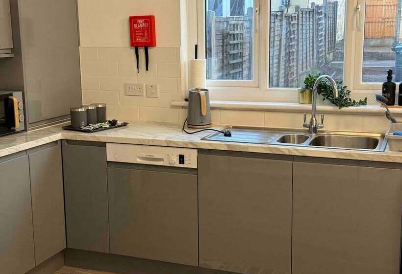 إقامة Ldeal Home For Large Groups,families & Contractors