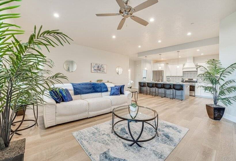 Richland Home W/ Hot Tub: Wineries, Hikes & More!