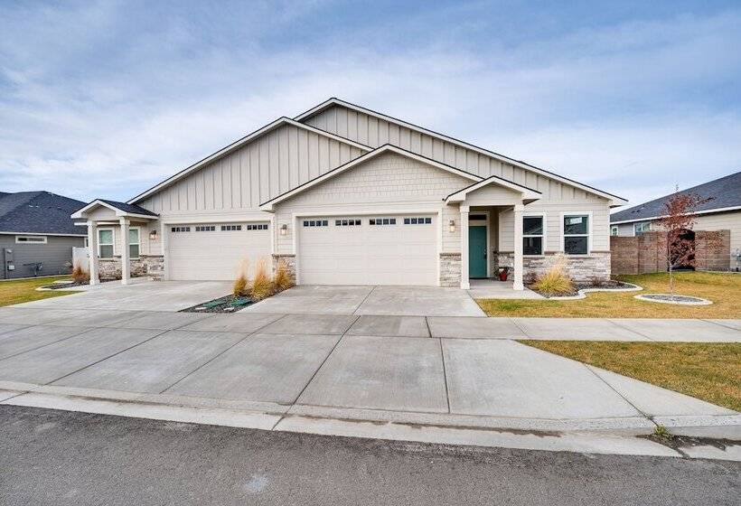 Richland Home W/ Hot Tub: Wineries, Hikes & More!