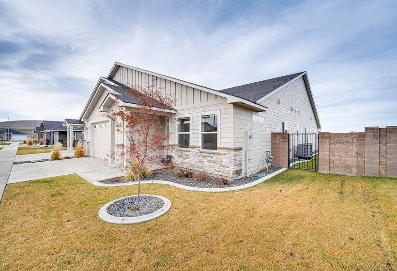 Richland Home W/ Hot Tub: Wineries, Hikes & More!