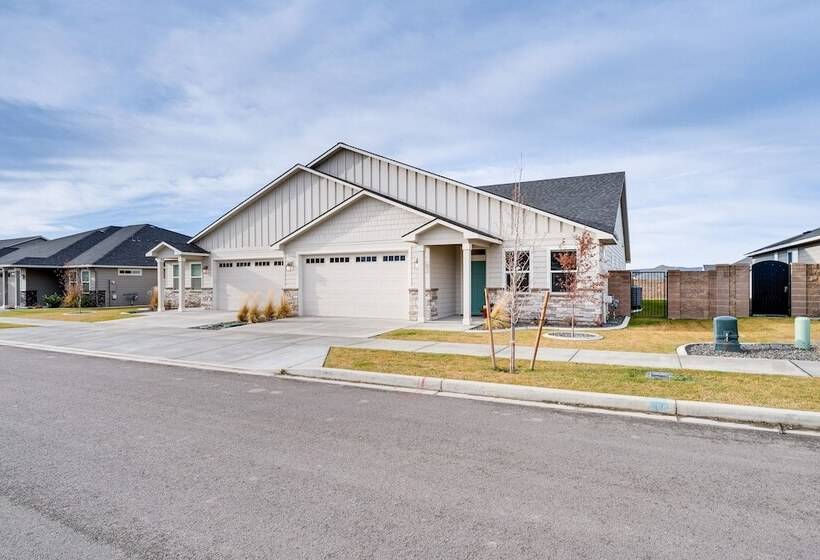 Richland Home W/ Hot Tub: Wineries, Hikes & More!