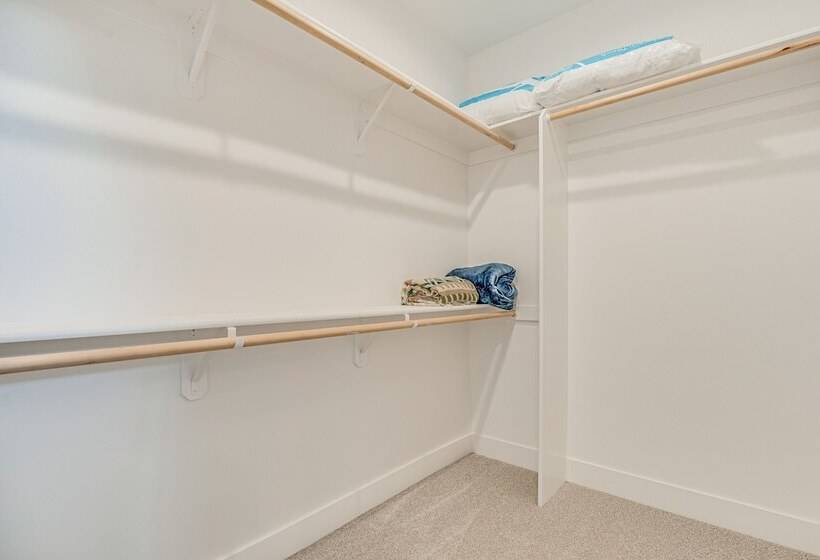 Richland Home W/ Hot Tub: Wineries, Hikes & More!