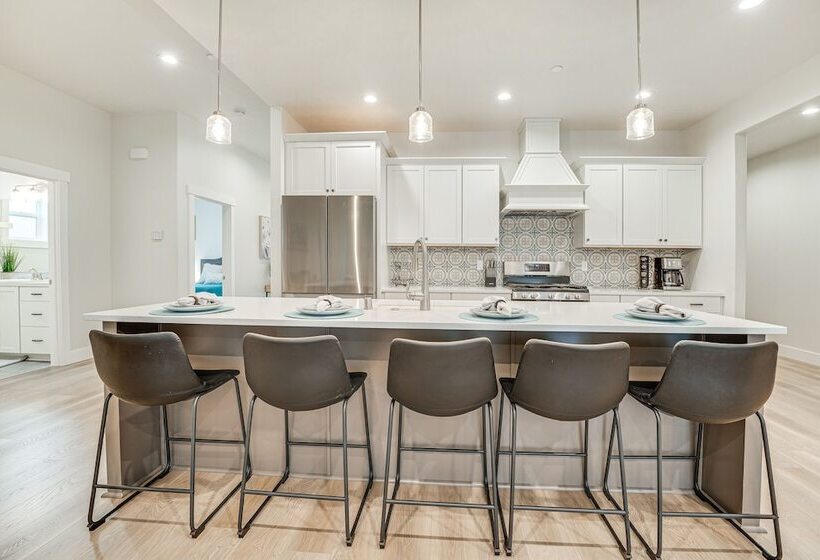 Richland Home W/ Hot Tub: Wineries, Hikes & More!