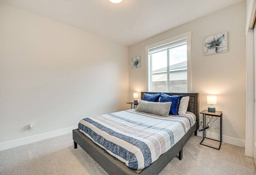 Richland Home W/ Hot Tub: Wineries, Hikes & More!