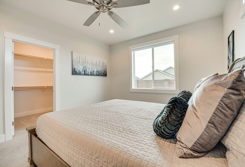 Richland Home W/ Hot Tub: Wineries, Hikes & More!