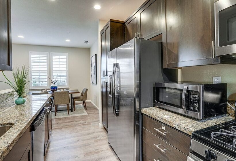 Richmond Vacation Rental: 1 Mi To Shoreline