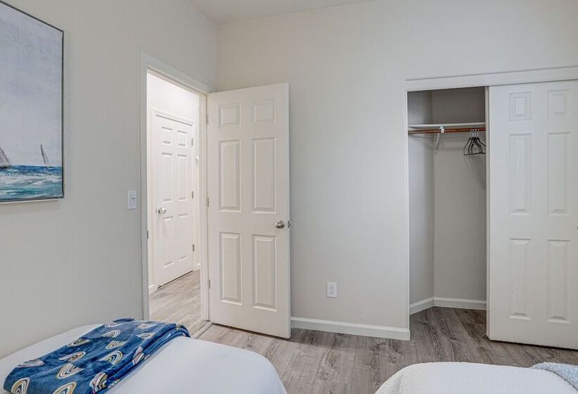 Richmond Vacation Rental: 1 Mi To Shoreline