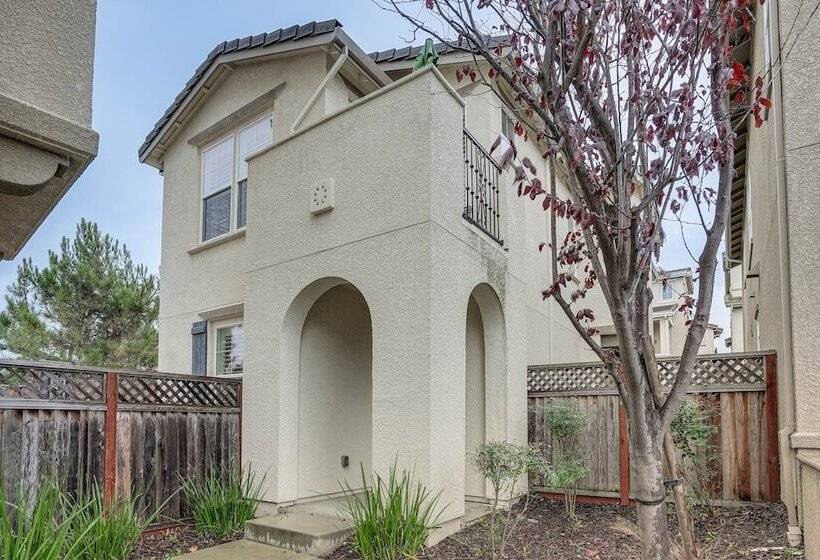 Richmond Vacation Rental: 1 Mi To Shoreline