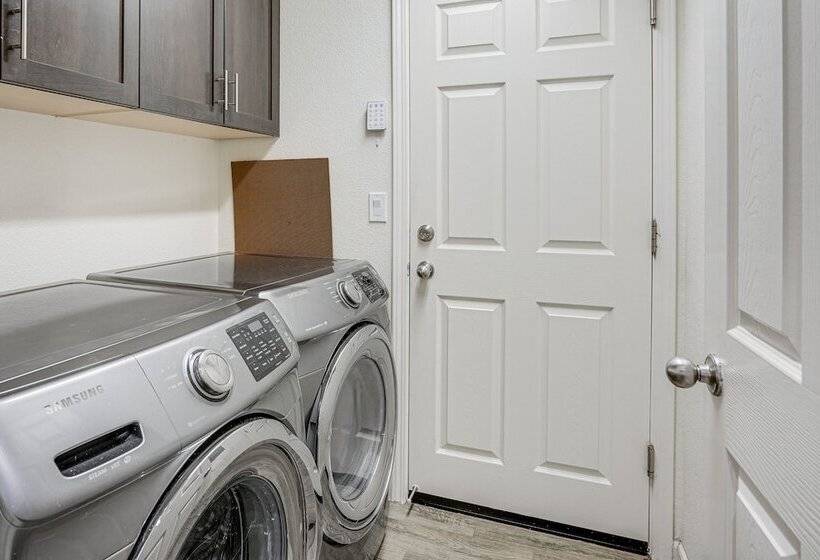 Richmond Vacation Rental: 1 Mi To Shoreline