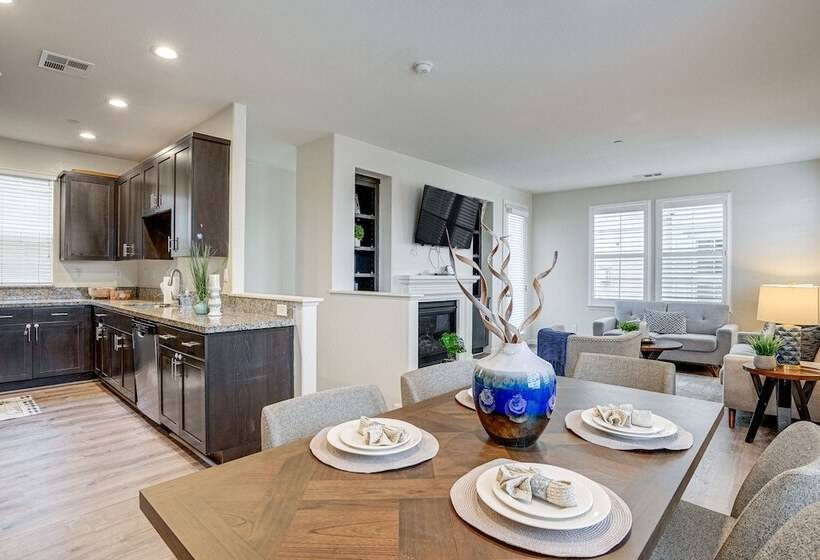 Richmond Vacation Rental: 1 Mi To Shoreline